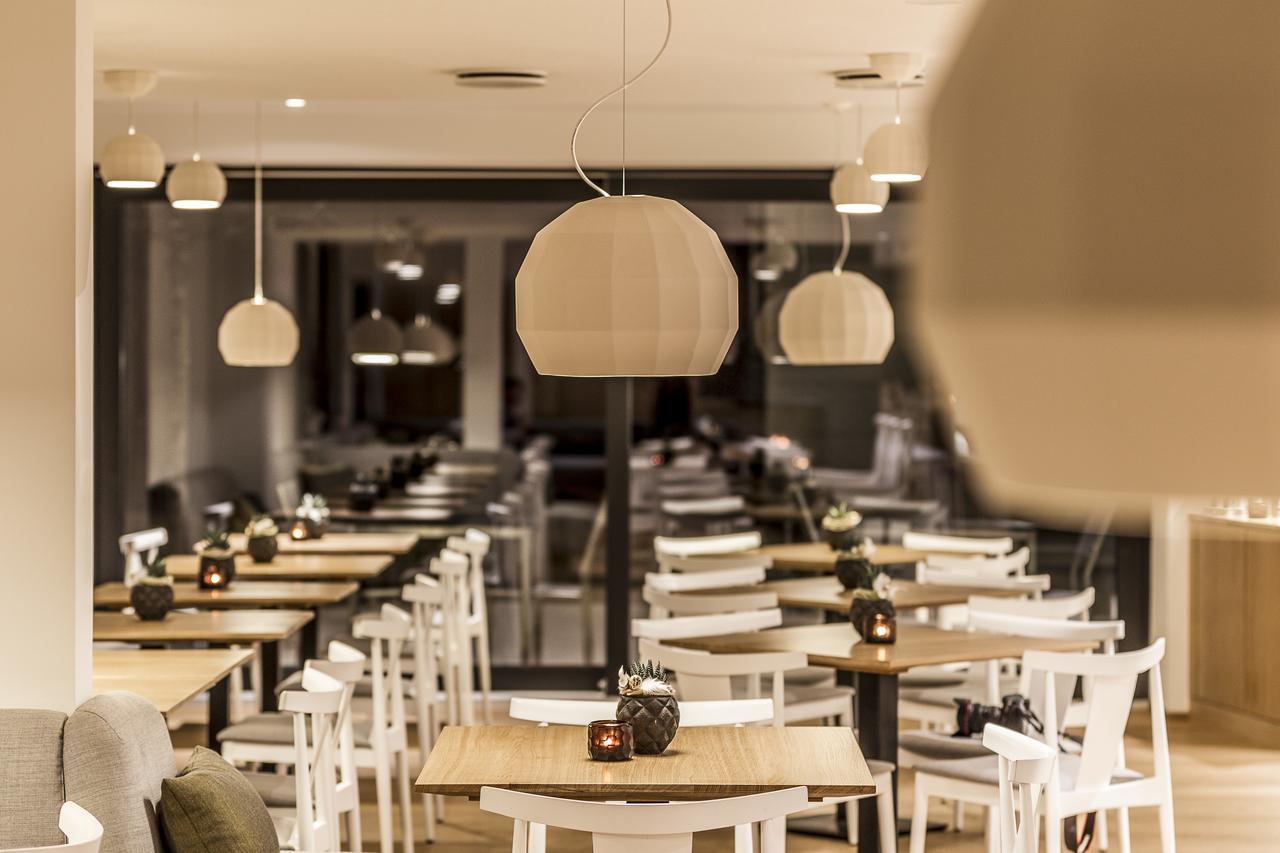 Gyger Restaurant Confiserie B&B Тузис Экстерьер фото