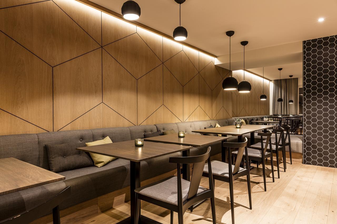 Gyger Restaurant Confiserie B&B Тузис Экстерьер фото