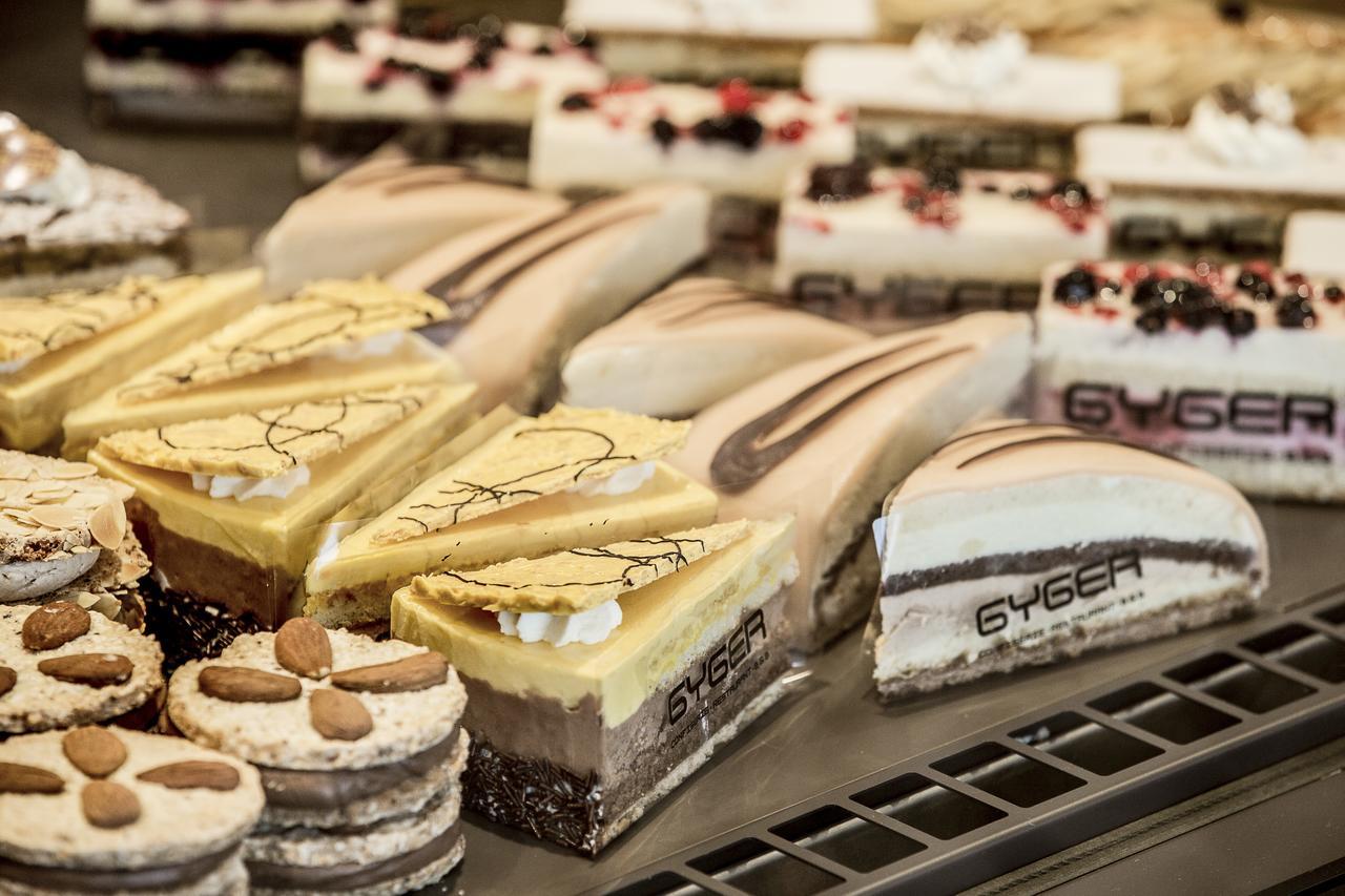 Gyger Restaurant Confiserie B&B Тузис Экстерьер фото